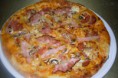 35. PIZZA MARISELLES 148,- Kč 